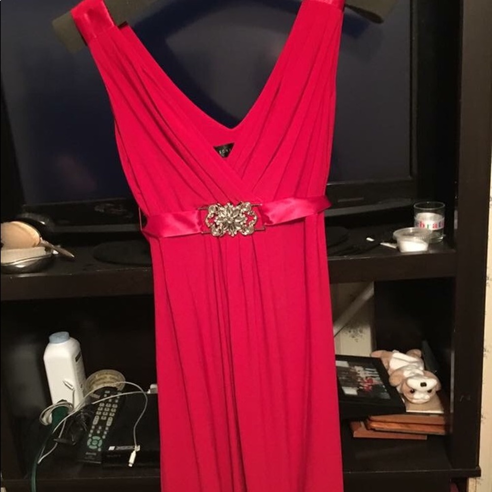 Scarlett red formal dress with shining broach